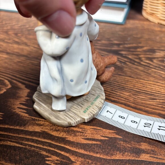 Vintage Hummel "Tuck Me In" Figurine by Goebel 2002 BH205 Great Nursery Decor - Picture 11 of 12